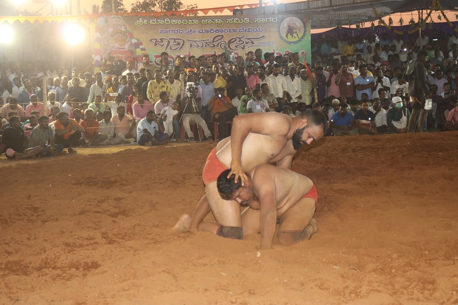 ರೋಚಕ ಹಣಾಹಣಿಯಿಂದ ಕೂಡಿದ ಕುಸ್ತಿ ಪಂದ್ಯಾವಳಿ, ಸಾಗರದ ಶ್ರೀ ಮಾರಿಕಾಂಬಾ ಜಾತ್ರೆ