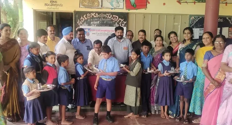 ಸರ್ಕಾರಿ ಶಾಲೆ ಮಕ್ಕಳಿಗೆ ರೋಟರಿ ಸೆಂಟ್ರಲ್‌ನಿಂದ ಲೇಖನ ಸಾಮಾಗ್ರಿ ವಿತರಣೆ