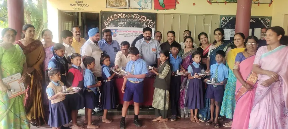 ಸರ್ಕಾರಿ ಶಾಲೆ ಮಕ್ಕಳಿಗೆ ರೋಟರಿ ಸೆಂಟ್ರಲ್‌ನಿಂದ ಲೇಖನ ಸಾಮಾಗ್ರಿ ವಿತರಣೆ