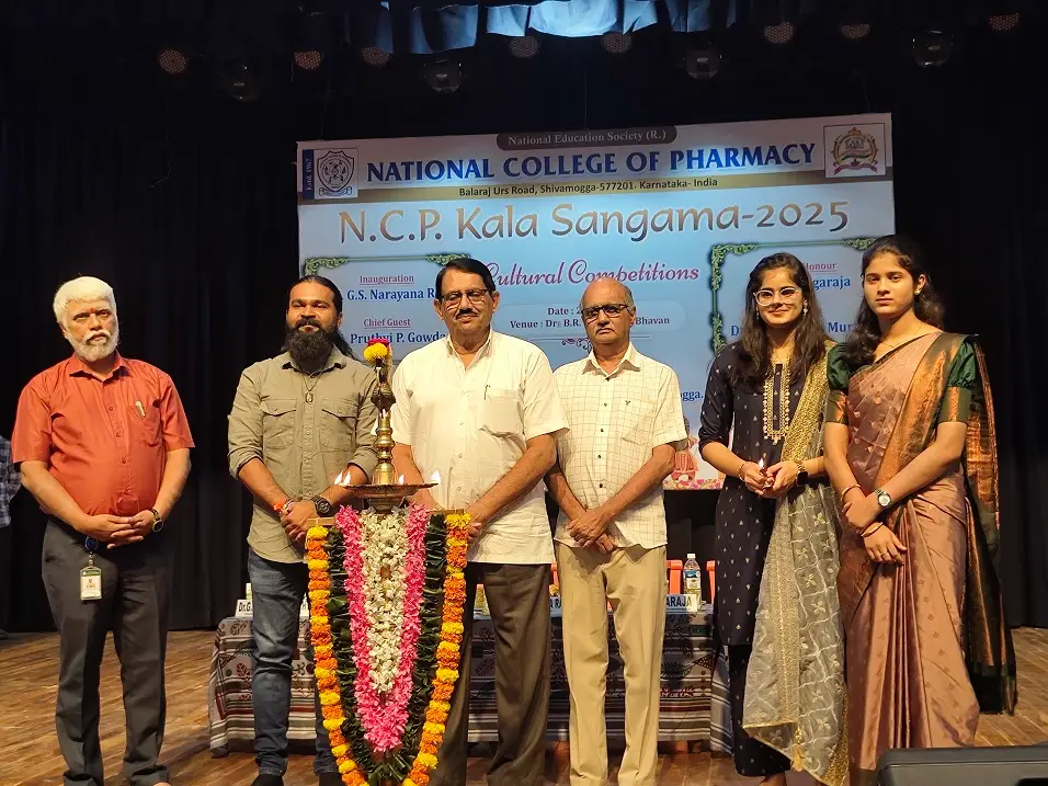 ಇತಿಹಾಸ ಸೃಷ್ಟಿಸುವ ಆದರ್ಶ ಗುಣಗಳನ್ನು ರೂಡಿಸಿಕೊಳ್ಳಿ, ನ್ಯಾಷನಲ್ ಫಾರ್ಮಸಿ ಕಾಲೇಜಿನಲ್ಲಿ ಕಲಾ ಸಂಗಮ