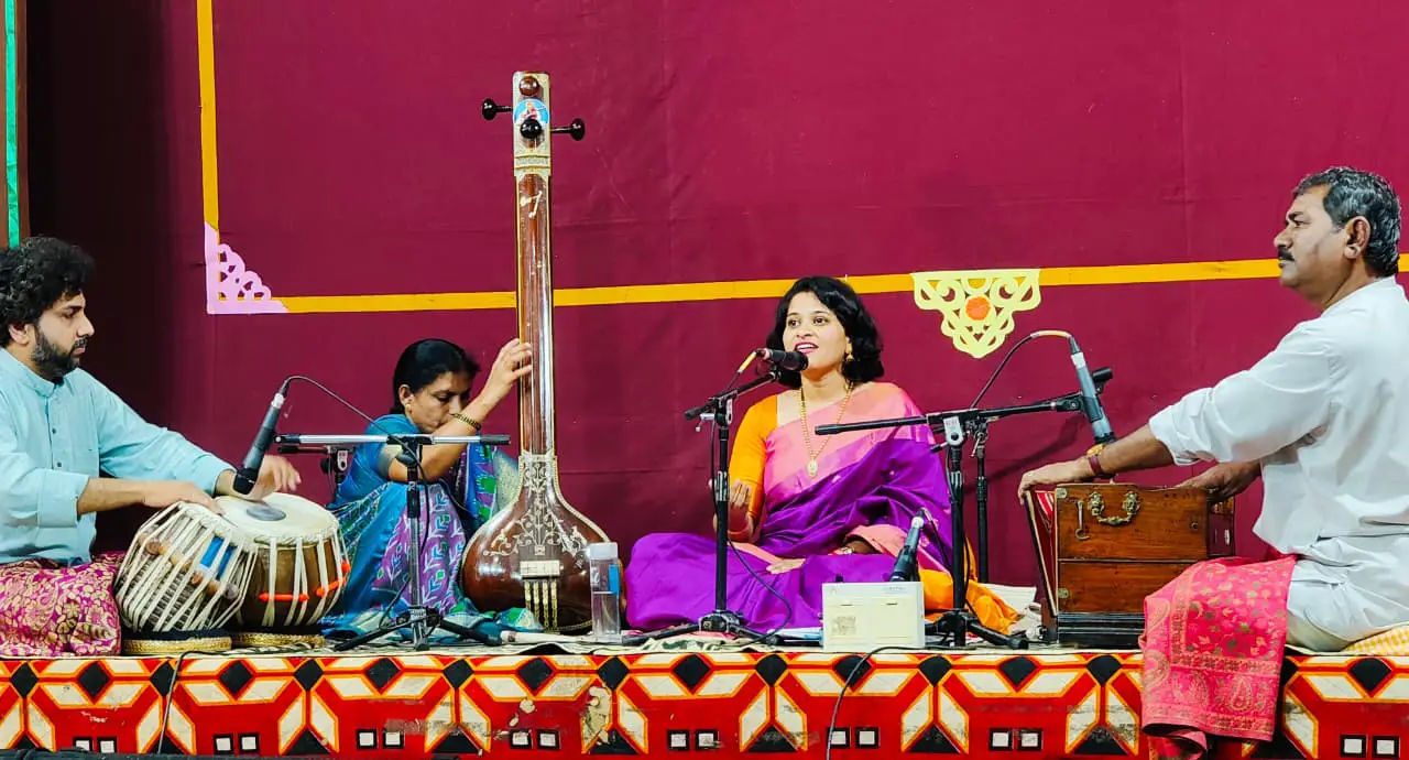 ನಿವೇದಿತಾ ವಿಕಾಸ್ ಅವರಿಂದ ಹಿಂದೂಸ್ತಾನಿ ಶಾಸ್ತ್ರೀಯ ಸಂಗೀತ