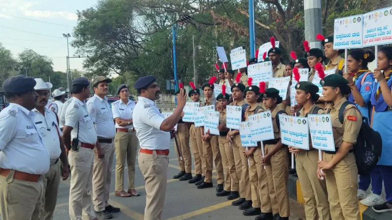ಸಂಚಾರಿ ಪೊಲೀಸರಾಗಿ ಕಾರ್ಯ ನಿರ್ವಹಿಸಿದ ವಿದ್ಯಾರ್ಥಿಗಳು, ಎನ್‌ ಇ ಎಸ್‌ ಶಿವಮೊಗ್ಗ